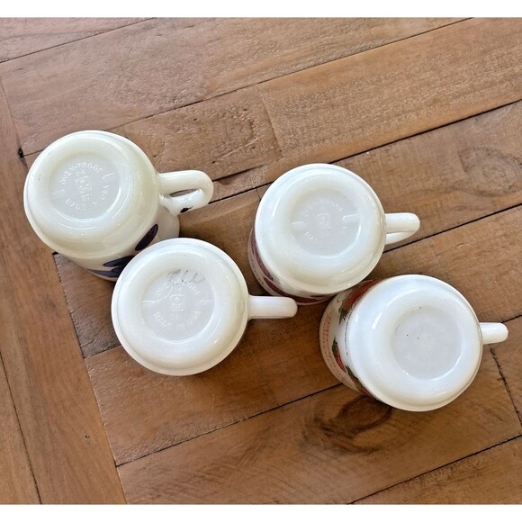 Vintage Set of 4 Anchor Hocking Shortcake and Friends Milk Glass Mugs Cups Used - Picture 9 of 15